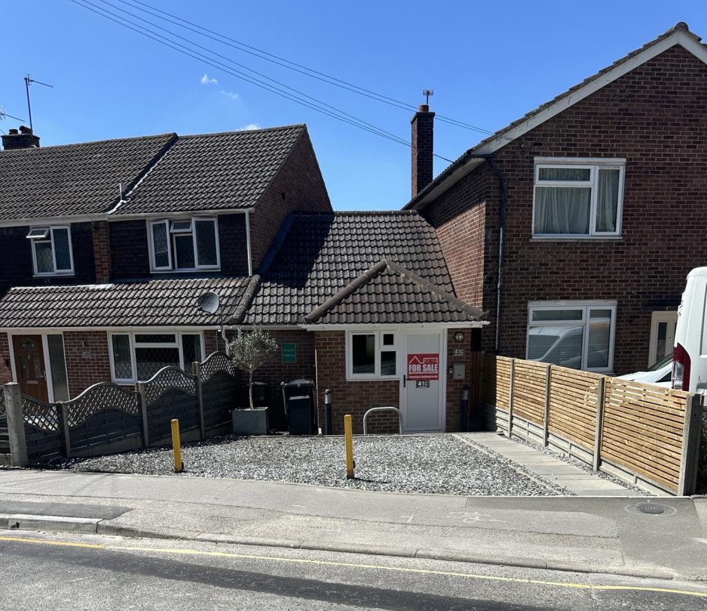 Lot: 70 - TOWN CENTRE BUILDING WITH OFF-ROAD PARKING - Front of property with driveway